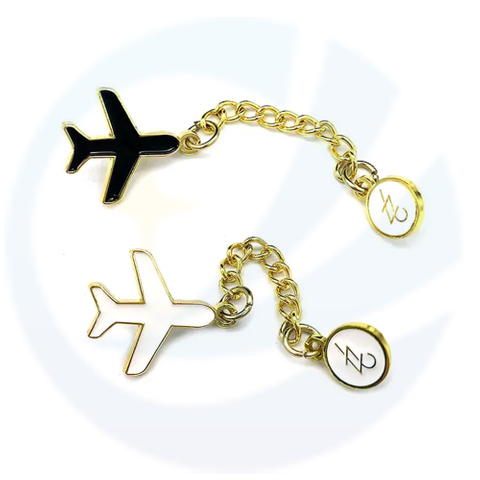 Custom aviation gift aircraft lapel pin badge design metal enamel airline airplane pin with chain